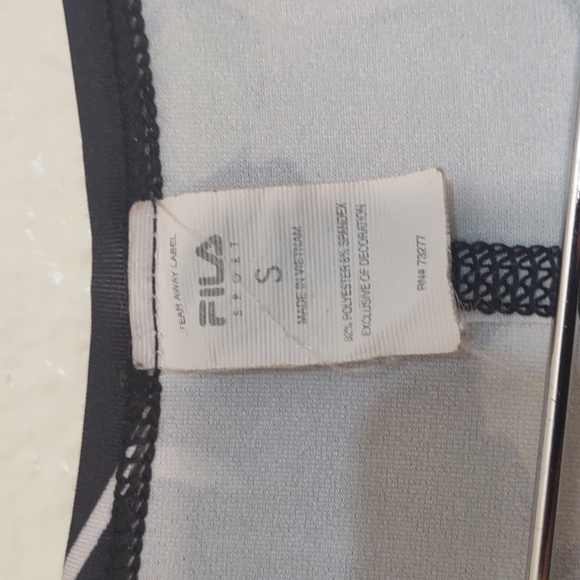 PRE OWNED FILA WORK OUT SHIRT FLOWER PRINT SIZE SMALL 92 % POLYESTER 8% SPANDEX - Picture 2 of 6